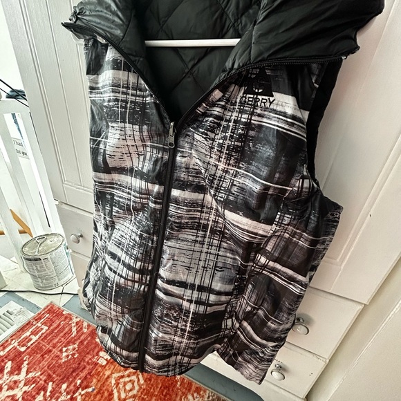 NWOT GERRY DOWN Black and Gray Hooded Puffer Vest, REVERSIBLE w/Pockets in & out - Picture 15 of 16